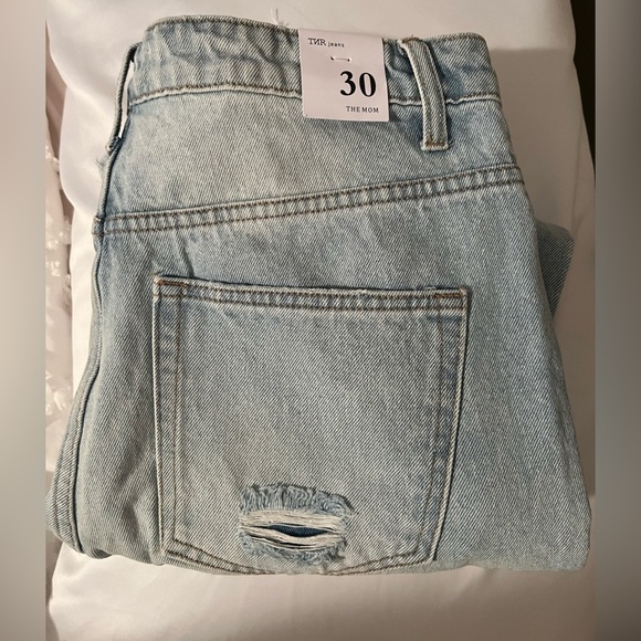 TNR Jeans Light-Wash Distressed High Rise Crop Mom Jeans NWT - Picture 5 of 11